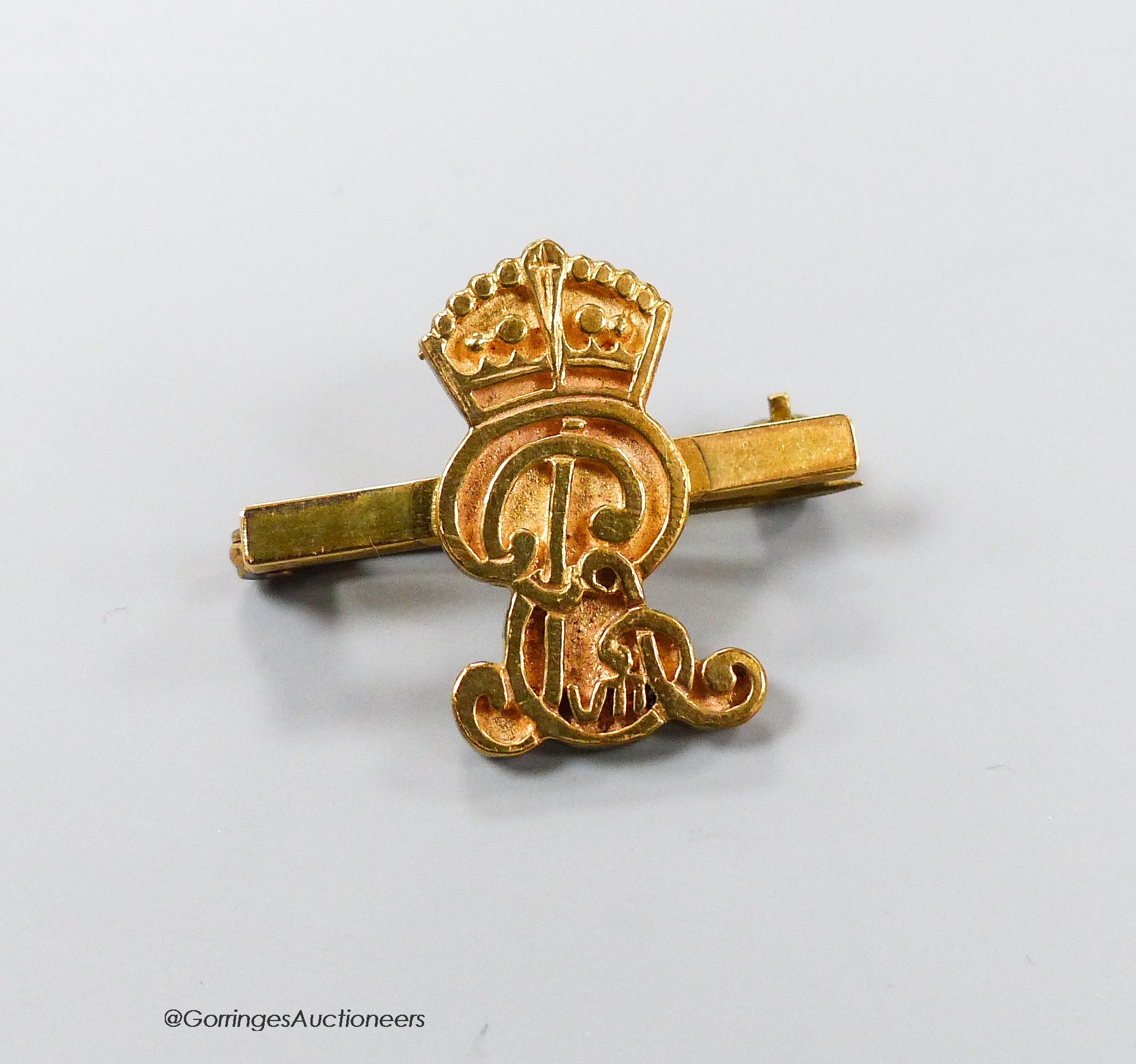 A 9ct commemorative monogram and coronet bar brooch, width 25mm, 4.3 grams.